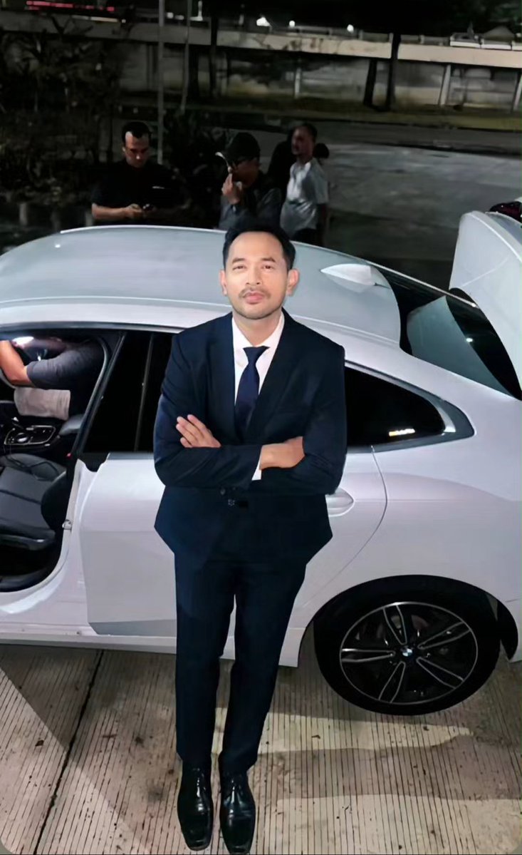 arekanyas's tweet photo. Kalo cari om om tuh modelan oka begini.. Masih sedep bgt dipandang, masih enak dipeluk.. Lah itu apa yg diliat 🤣😭🙏 https://t.co/y9hwTQoabM