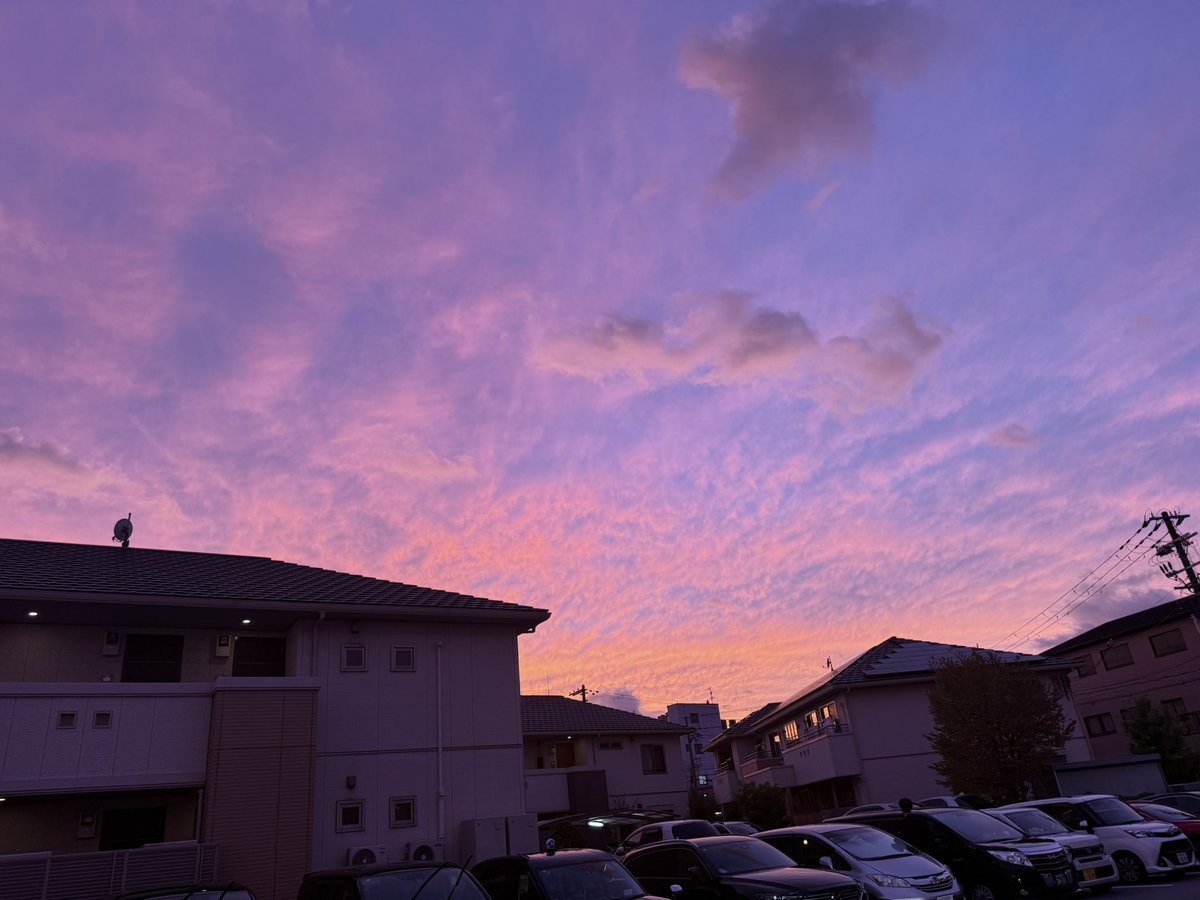 mtmy0910's tweet photo. 久しぶりになんだか綺麗な夕焼けを見ました🌇。 https://t.co/d0C3TUm7fe