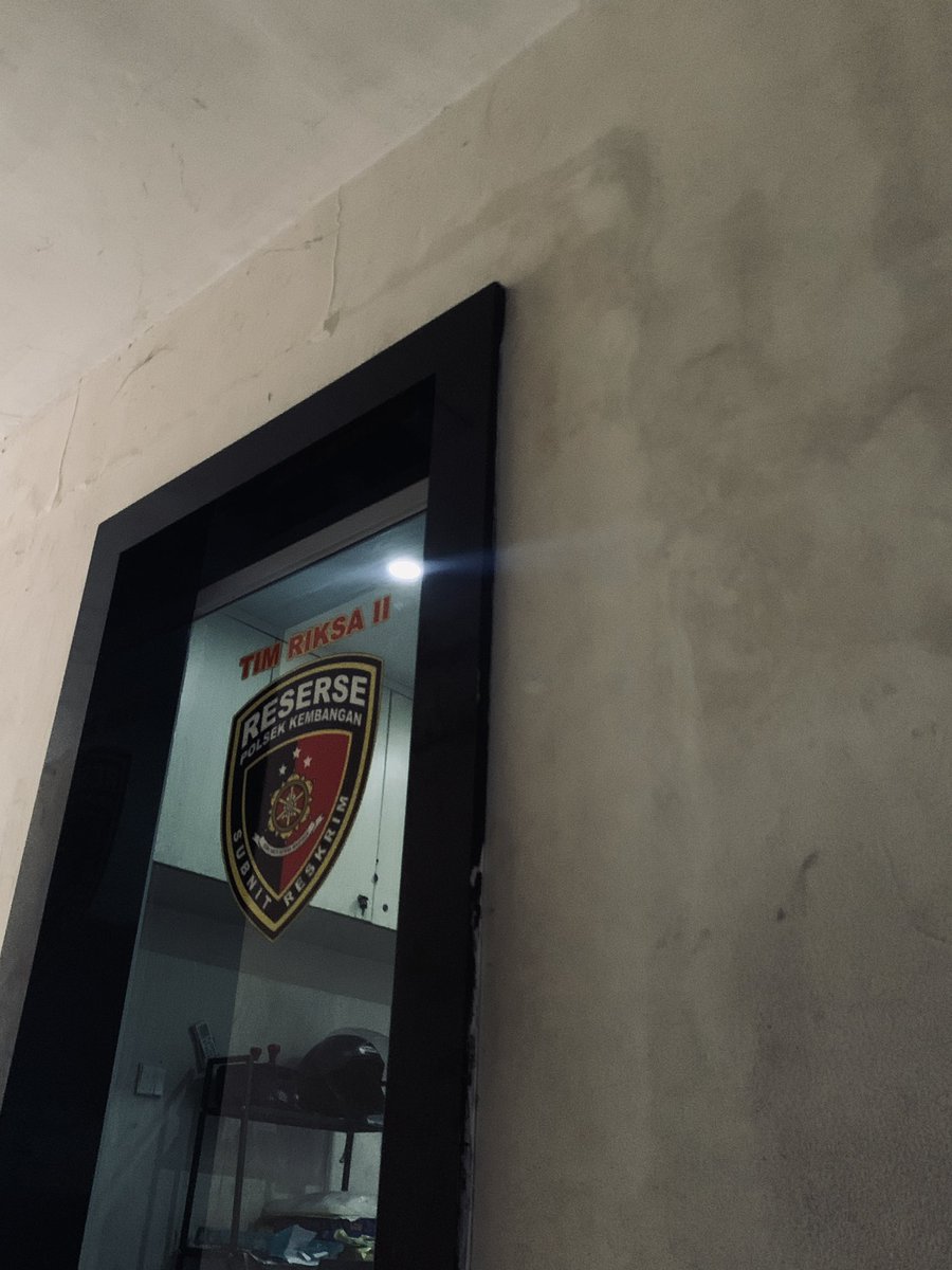 satinebelle's tweet photo. Awikwok banget dah tiba-tiba di kantor polisi https://t.co/4iBr6enRSk