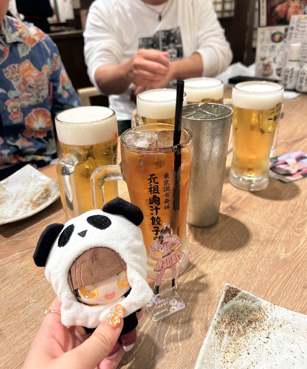 S07usP's tweet photo. 無事赤福手に入れて新幹線間に合いました‼︎（ガシガシさんのおすすめの大福は買えなかったので次回……）

シゲさんにえまちのとこに連れてってもらったり、皆さんに大阪駅まで送ってもらったり、、、
たくさんたくさん皆さんにお世話になりましたありがとうございました🙇‍♂️🙇‍♂️🙇‍♂️ https://t.co/Yk8ju8YflS