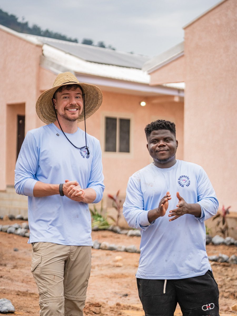 ObiaaBewu's tweet photo. Ghana deɛ, we're blessed oo. Out of all the 52 African countries, it's Ghana MrBeast chose to build houses costing $10M for villages. Herh🥹❤️🫶 https://t.co/SgLeBNxVE1