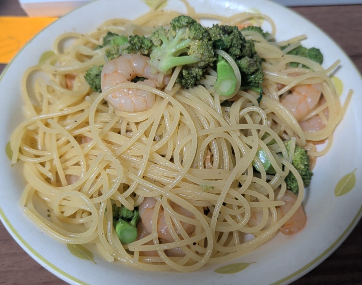49SHINK's tweet photo. @shiroganenoel 今日の昼飯です。エビとブロッコリーのペペロンチーノ！ https://t.co/M3Gkpfy94I