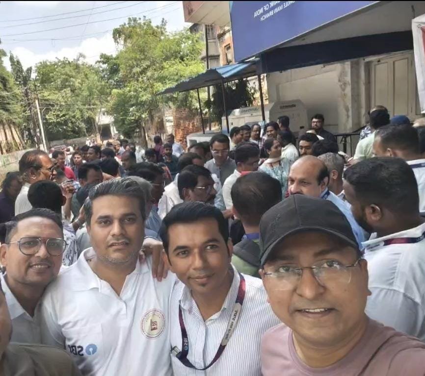 SBIOA_MAH's tweet photo. #5DayBanking
#JusticeforBanker
#HonourBPS

@IndianExpress
@htTweets
@bsindia
@EconomicTimes
@livemint
@ndtv
@IndiaToday
@ETNOWlive
@CNBCTV18Live
@ZeeBusiness
@ndtvprofit
@moneycontrolcom
@timesofindia
@the_hindu
@IndianExpress
@htTweets
@bsindia
@EconomicTimes
@ndtv https://t.co/wxc5ZuEM62
