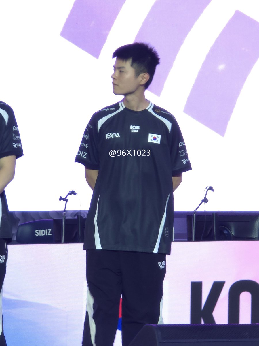 96x1023's tweet photo. 260920 #Deft 
오늘은 검정색 유니폼 입었네 🫈🫈 https://t.co/m1yNRtz2h4
