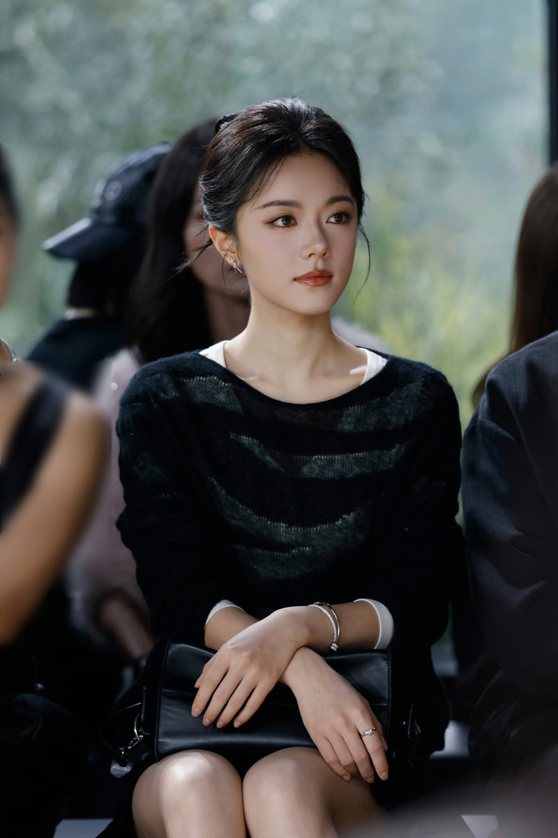 randmpersonjk's tweet photo. 2026.09.20
zjm studio | Weibo

Embracing urban language, constructing a wardrobe, and experiencing romance

#ZhaoJinmai 🌾 #赵今麦 https://t.co/PSUeq89nC0