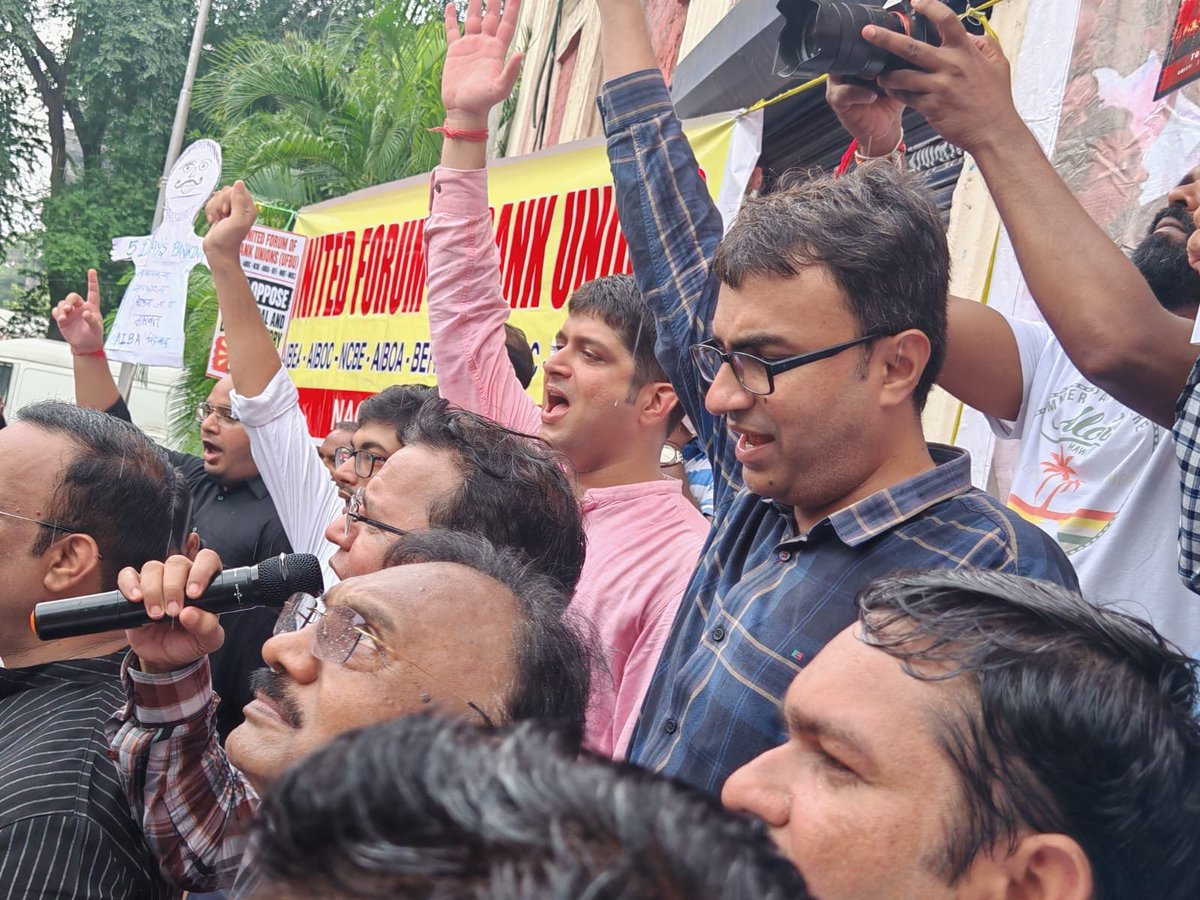SBIOA_MAH's tweet photo. #5DayBanking
#JusticeforBanker
#HonourBPS

@IndianExpress
@htTweets
@bsindia
@EconomicTimes
@livemint
@ndtv
@IndiaToday
@ETNOWlive
@CNBCTV18Live
@ZeeBusiness
@ndtvprofit
@moneycontrolcom
@timesofindia
@the_hindu
@IndianExpress
@htTweets
@bsindia
@EconomicTimes
@ndtv https://t.co/aX7uhHJBx3