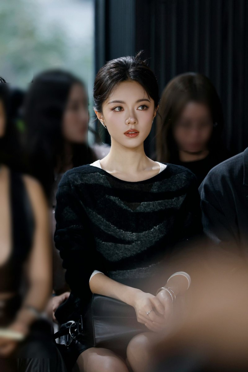 randmpersonjk's tweet photo. 2026.09.20
zjm studio | Weibo

Embracing urban language, constructing a wardrobe, and experiencing romance

#ZhaoJinmai 🌾 #赵今麦 https://t.co/PSUeq89nC0