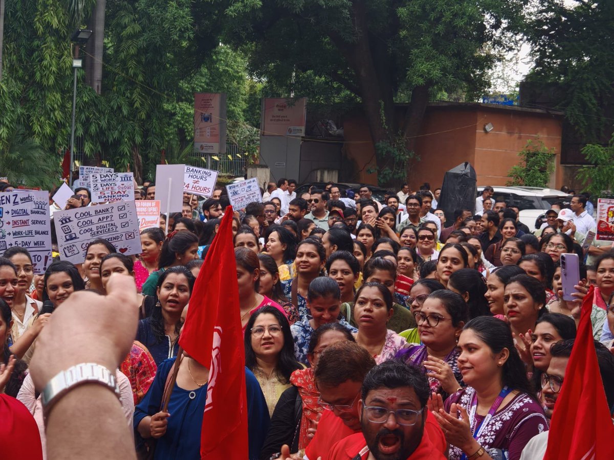 SBIOA_MAH's tweet photo. #5DayBanking
#JusticeforBanker
#HonourBPS

@IndianExpress
@htTweets
@bsindia
@EconomicTimes
@livemint
@ndtv
@IndiaToday
@ETNOWlive
@CNBCTV18Live
@ZeeBusiness
@ndtvprofit
@moneycontrolcom
@timesofindia
@the_hindu
@IndianExpress
@htTweets
@bsindia
@EconomicTimes
@ndtv https://t.co/aX7uhHJBx3