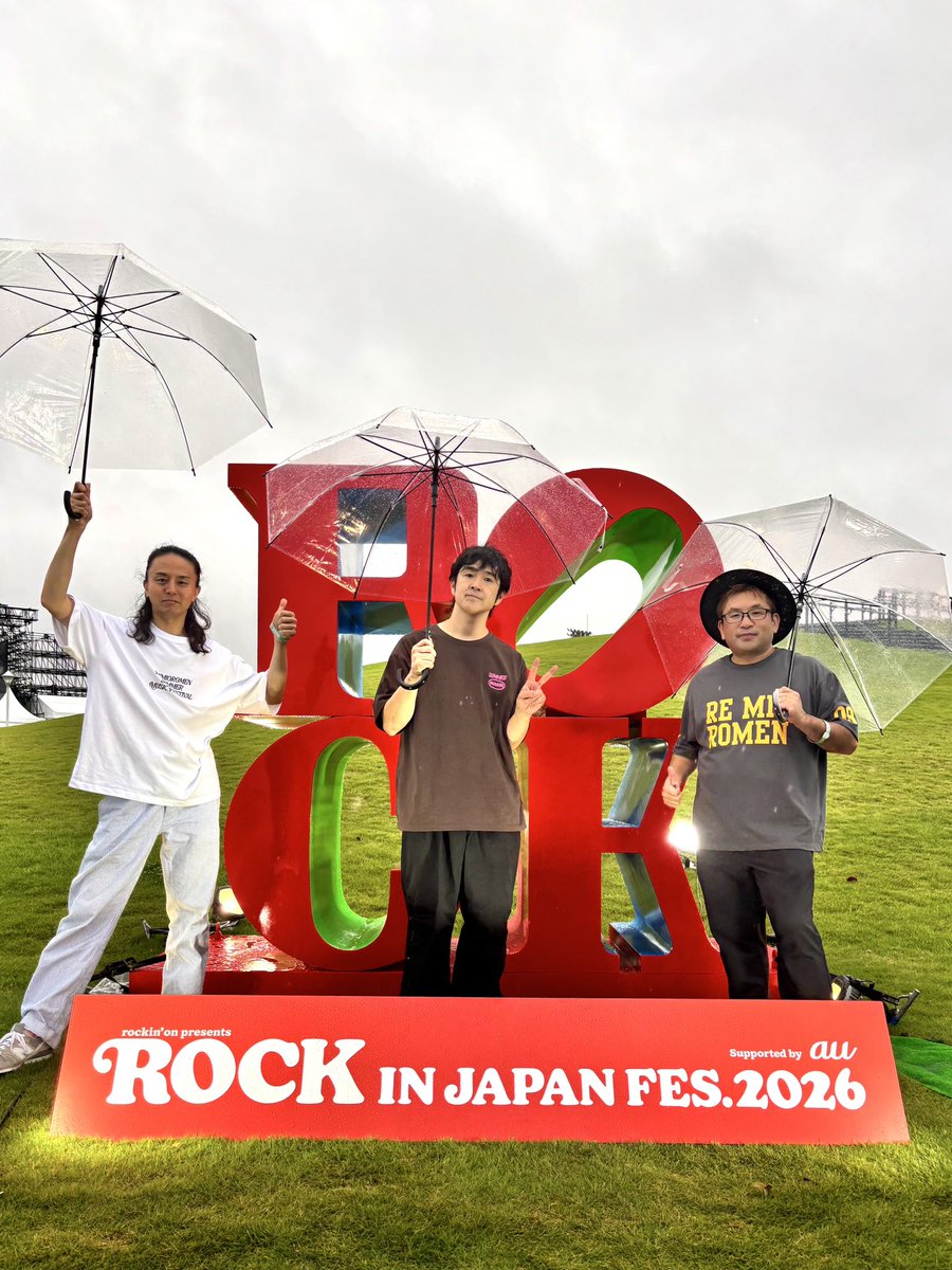 remioromen_oa's tweet photo. ROCK IN JAPAN FES. 2026、
雨の中、たくさんの人に集まって頂き、
ありがとうございました！

-SETLIST-
1. 粉雪
2. 雨上がり
3. 南風
4. さあはじめよう
5. スタンドバイミー
6. 3月9日

🎧https://t.co/c9Gsmhf7P9

来年ツアーでお会いしましょう！

「レミオロメン Re Dialouge Tour 2027」
🎫https://t.co/rgMhBKKcIR

#レミオロメン
#RIJF2026 #ロッキン