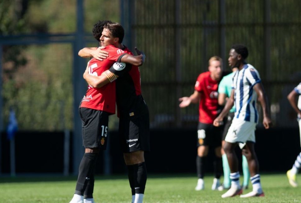 pasionfjv's tweet photo. 🆕John Donald disputó ayer sus primeros minutos con el RCD Mallorca.
⏰El futbolista cedido por el #ElcheCF entró al campo en el minuto 69 y participó en la victoria de su equipo (0-1) ante la Real Sociedad B. https://t.co/wDoggysT6q