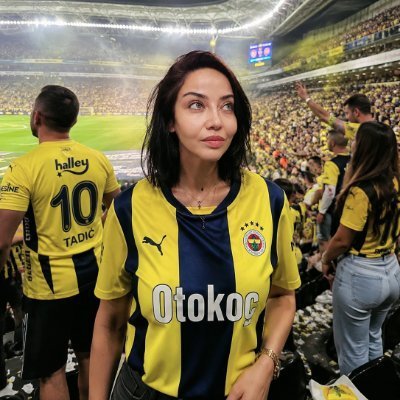 nisascl's tweet photo. @Fenerbahce @fenerium @gencfborg   #20eylulFenerbahcekadınlargünükutluolsun  Gururum @Fenerbahce  💛💙 https://t.co/in4hWyrNSj