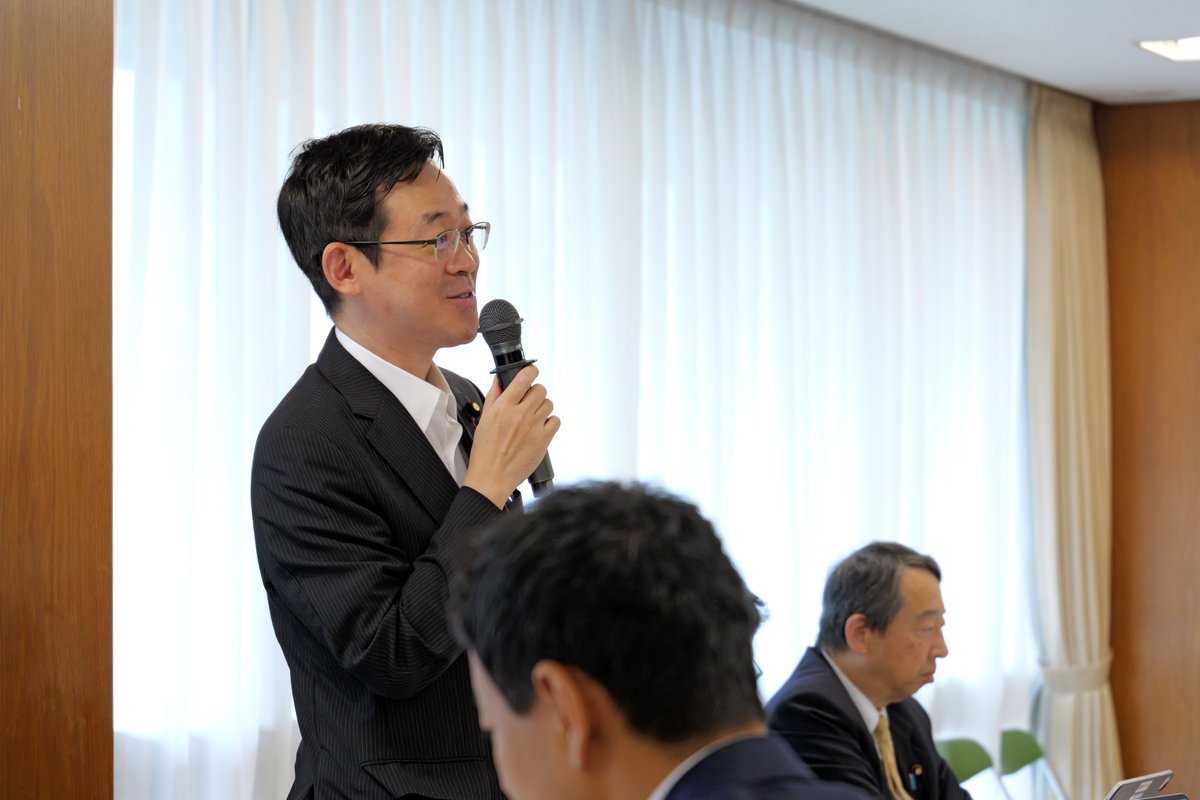 KenAkamatsu's tweet photo. 一昨日の金曜（の政務官辞令より前）は、朝9時半から文化立国調査会のアート振興小委員会。アート輸送に強いヤマト運輸や、画廊からヒアリング。保税などで細かい難点が増えてきて、そろそろ振興基本法の類が必要かも。
13時から日本台湾友好議連。320名を超える超党派議連で、李逸洋駐日代表も挨拶。 https://t.co/toK3T9wC4v