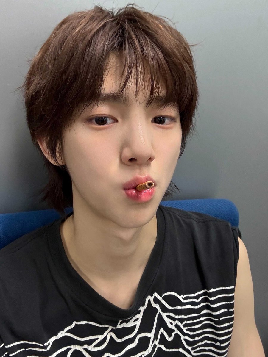thinkingofjju's tweet photo. @Judeliann @NguynHu42846756 @pearncitrus @ttqd_hieyui @JudelianWon @juhoon_thailand Turn the volume all the way up! We’re living in Juhoon’s world and the JJUNIVERSE is louder than ever. Witnessing JJUPREMACY live hit completely different!

SHOUT LOUDER FOR JJU

#JuhoonInHisElement
#CORTISRockInJapan
#JUHOON #주훈 https://t.co/pAuSMwCecT
