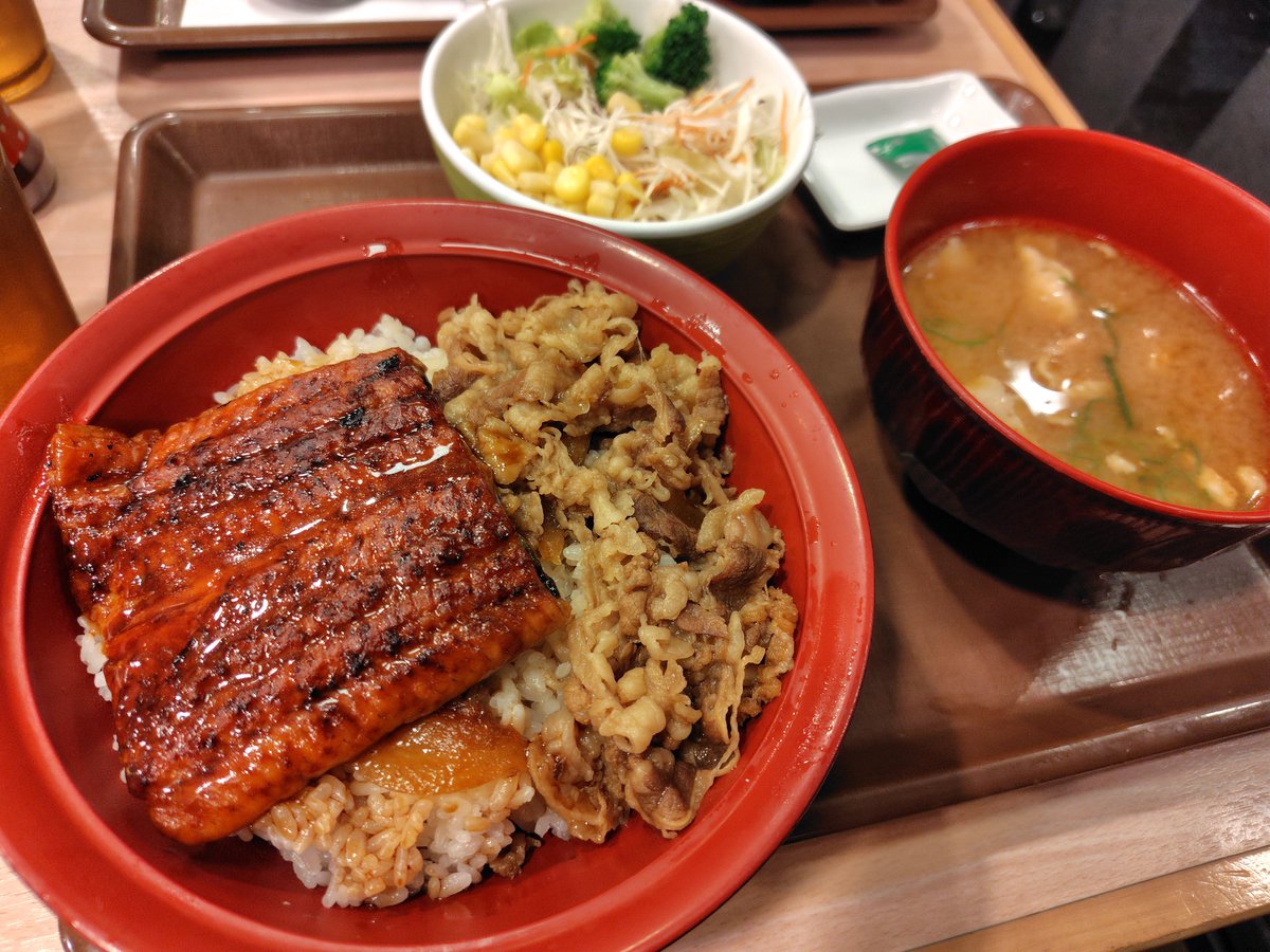 b_team1972's tweet photo. 軽く食事を取ろうと一行は『すき家』へ… #すき家 タブレットだと頼み過ぎちゃいますね… https://t.co/x5hxqQbFWs