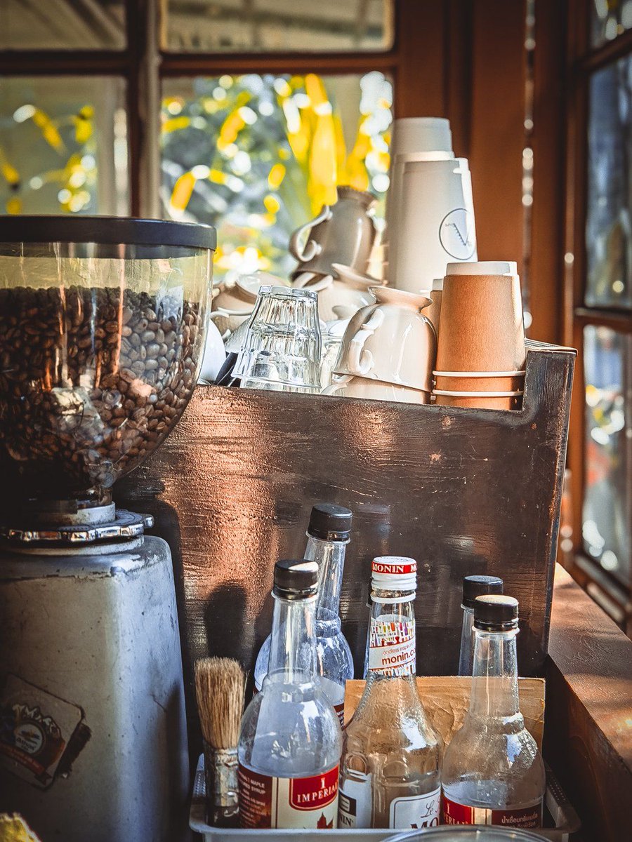 jonathan0aaronw's tweet photo. Tried the brand new zero-waste coffee shop downtown! Their baristas craft custom brews with upcycled local beans—game-changer for my morning routine, both tasty and kind to the planet!， https://t.co/n1rWXvcAfU