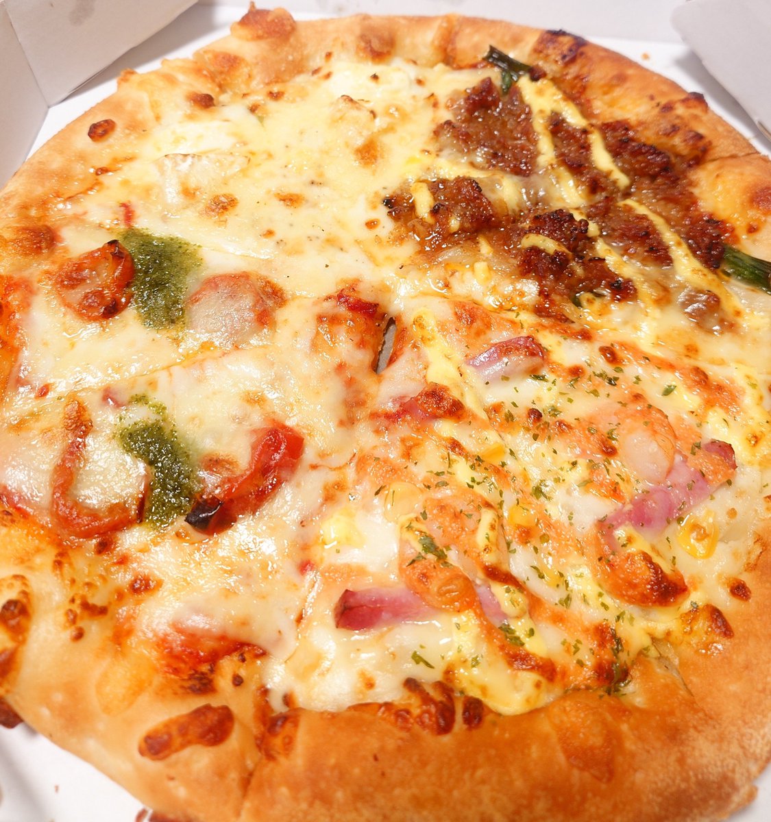 jinbo11's tweet photo. 今日は引きこもって
W杯と映画の録画をひたすら
観ようと思ったので、お昼は
ピザでした🙌

ピザハット「贅沢グルメ4」
 🍕プレミアム・マルゲリータ
 🍕4種チーズのフォルマッジ
 🍕海老マヨ明太ベーコン
 🍕得うまプルコギ

ピザはやっぱり多幸感高いです
ね🙆‍♂️✨️

で、結局出かけるか悩み中です😁 https://t.co/TJyxPQZptz