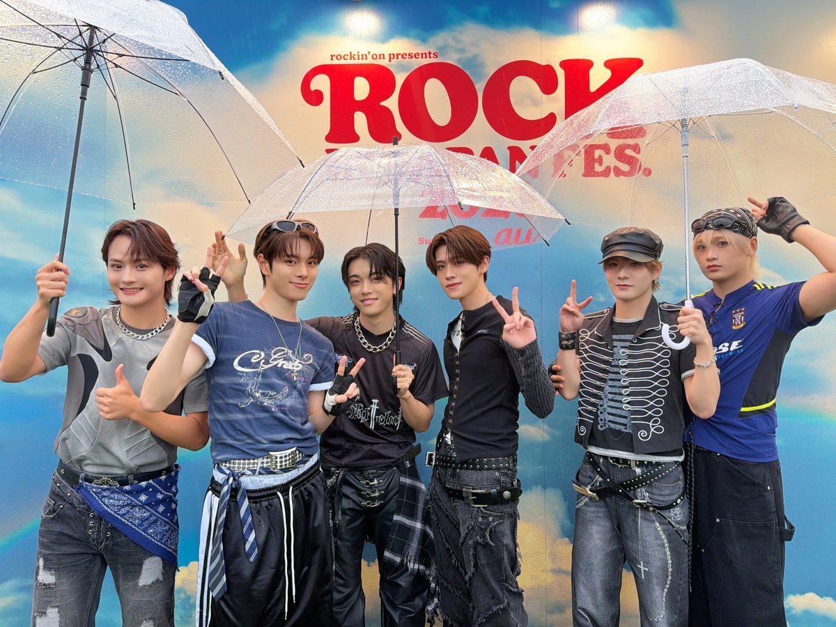 official_DXTEEN's tweet photo. [📸]260920

『ROCK IN JAPAN FESTIVAL 2026』

#DXTEEN が出演させていただきました🎤

＜𝑺𝑬𝑻𝑳𝑰𝑺𝑻＞
https://t.co/IJjseb6AGZ

1. 両片想い
2. Our Sky
3. DREAMLIKE
4. Tick-Tack
5. Dealio!?
6. Wanna
7. Handle
8. JOY

雨も風も吹き飛ばすくらい、
DXTEENと一緒にステージを
盛り上げてくださったみなさん！
ありがとうございました☺︎ 

引き続き #ロッキン をお楽しみください！

･･━━･･━━･･━━･･━━･･
2026年10月11月開催 初のホールツアー
𝟮𝟬𝟮𝟲 𝗗𝗫𝗧𝗘𝗘𝗡 𝗟𝗜𝗩𝗘 𝗧𝗢𝗨𝗥 〜𝗥𝗲: 𝗛𝗲𝗮𝗿𝘁 & 𝗦𝗼𝘂𝗹〜
ぴあ プレリザーブ2次先行受付中！
https://t.co/G2Fi5mPQcB

DXTEEN 8TH SINGLE "相思想愛"
2026.12.09(Wed) RELEASE💗

@rockinon_fes #RIJF2026
