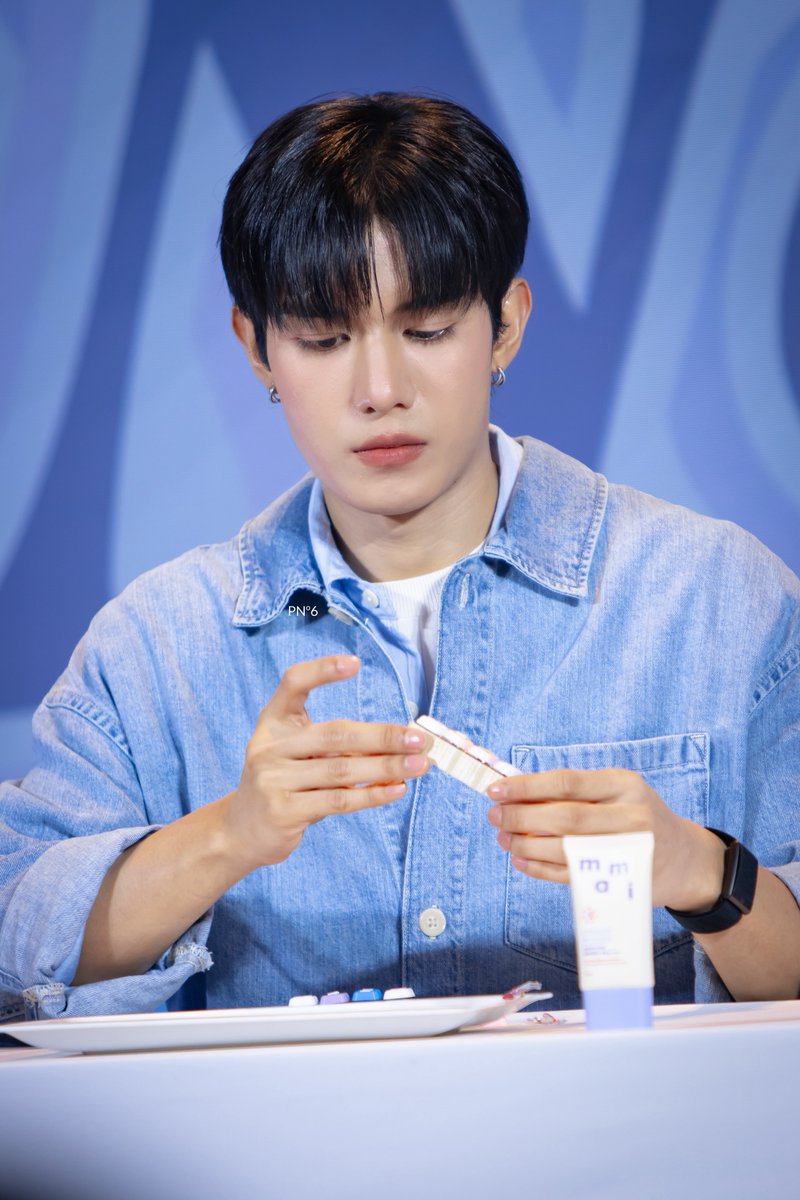 PNumber6_'s tweet photo. เวลาตั้งใจทำอะไรสักอย่างต้องน่ารักน่าเอ็นดูขนาดนี้เลยหรอลูกกก🥹🤲🏻

NET AT MAMI SCREEN GLOW DAY
#MamiScreenGlowDayWithNet #MamixNet 
@netsiraphop #netsiraphop https://t.co/y3KE8CvUy2