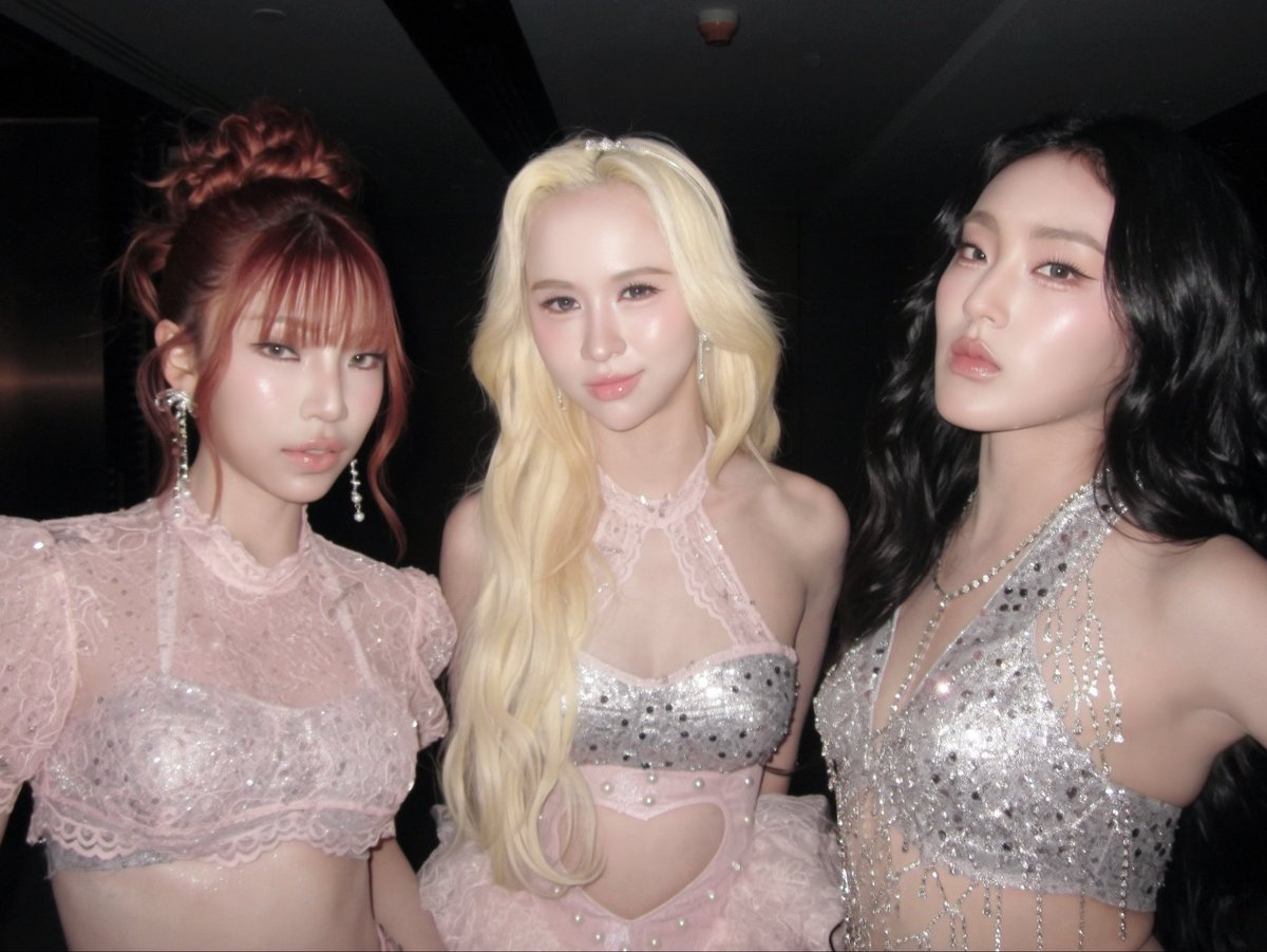 4eveOfficial's tweet photo. #Naree10thAnniversaryx4EVE
#NAREE #nareemakeup #Naree10thAnniversary #NareeShineInEveryMomentEvent
#4EVE #XOXOentertainment https://t.co/WDbd9CncPY