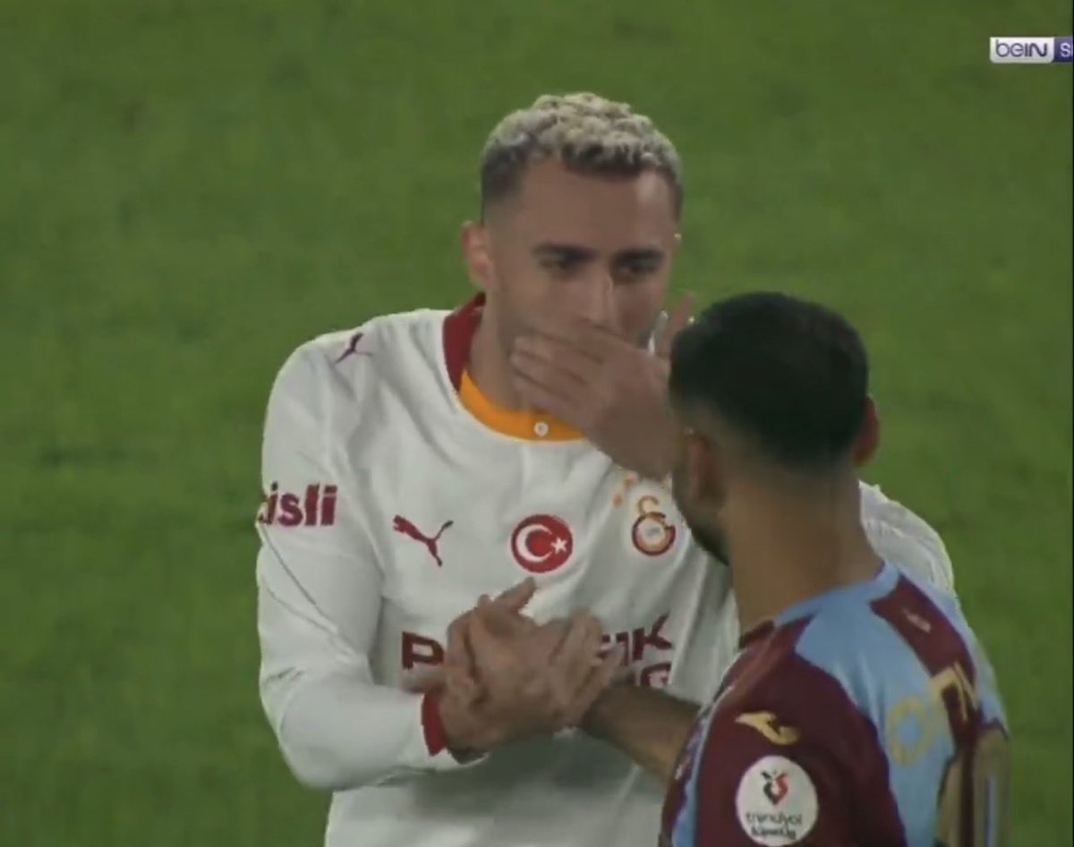 vubbycanGS's tweet photo. ağzını kapatıyor kırmızı verin çabuk @TFF_Org https://t.co/kHf8ZBd1qZ