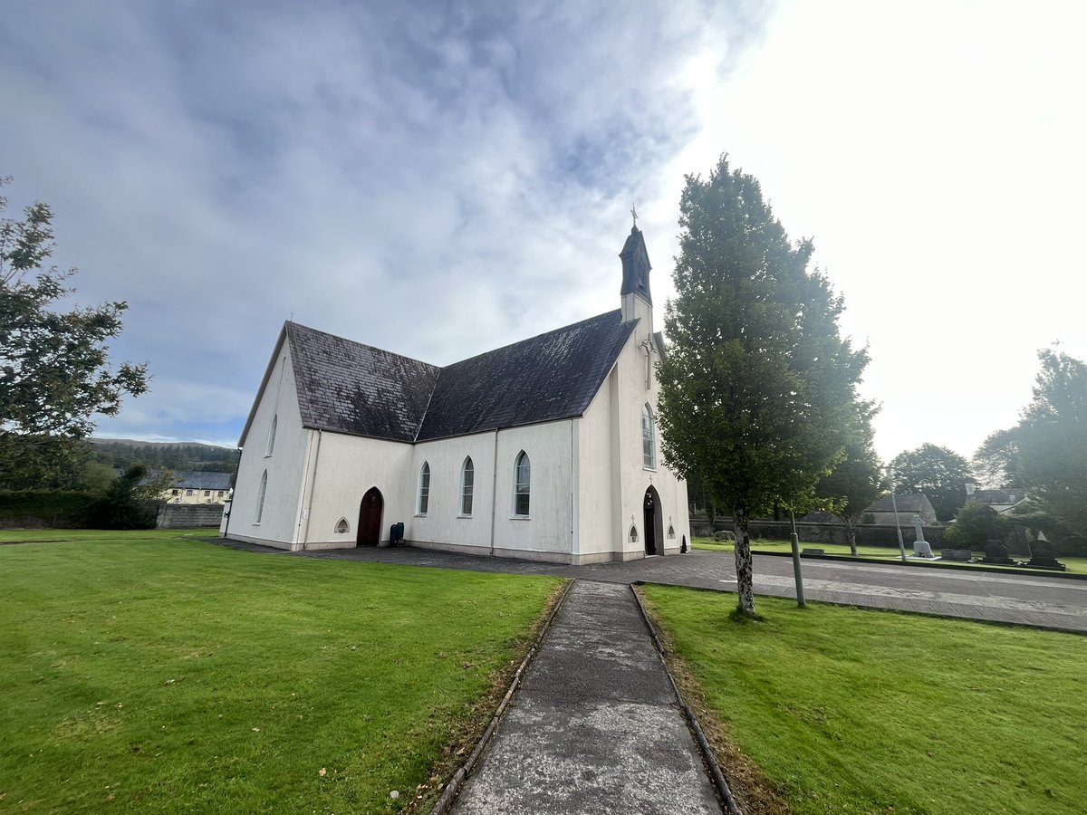 RTERnaG's tweet photo. Beidh Aifreann an Domhnaigh ag teacht chughaibh beo ó Shéipéal Ghobnatan i mBaile Mhic Íre ar 11 inniu. https://t.co/ze3C5QktAu