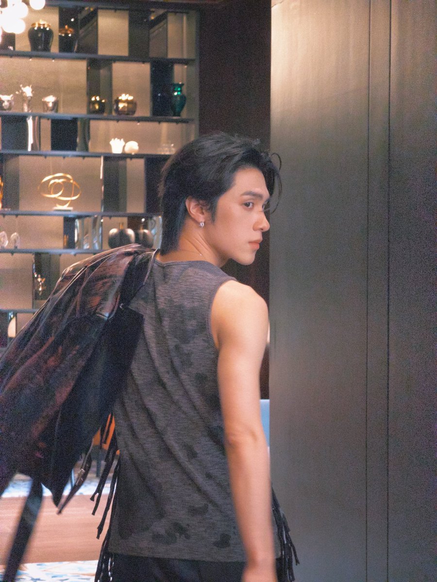 289film's tweet photo. HENDERY STUDIO THANK YOU FOR YOUR SERVICE 

HENDERY AT GREATER BAY AREA
#HENDERY_GBAFilmConcert26 https://t.co/3NkTJ4aAtd