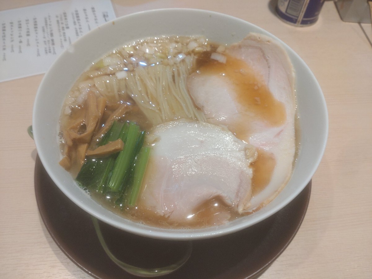rykomegax's tweet photo. 横浜の中華蕎麦褒美松翔
・塩らぁめん
・背脂醤油らぁめん

店内連食。昨日のお昼。
塩頼んだら美味しかったので、気になったから背脂醤油も追加した。どっちも美味しかったけど、個人的には塩の方が好みだった https://t.co/pnBecmdOxu
