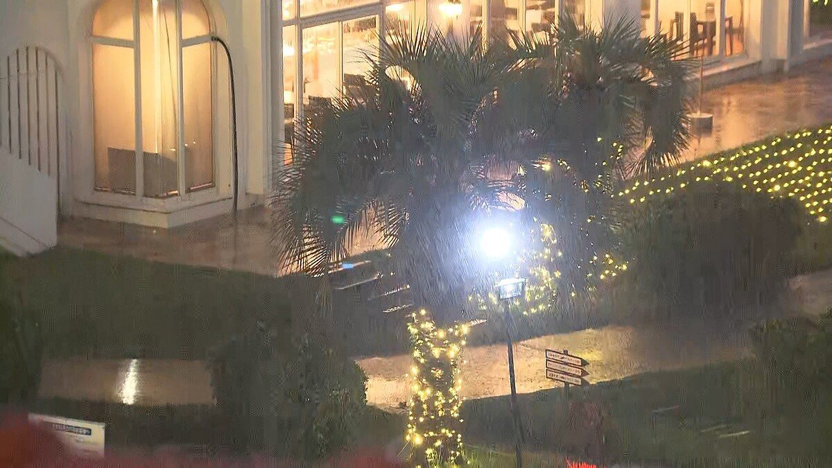 livedoornews's tweet photo. 【警戒】千葉に災害級の大雨のおそれ…台風25号は21日夜、強い勢力で関東に最接近
https://t.co/x0AlTRjZZA

台風25号は21日夜、強い勢力で関東に最も接近する見込み。8月13日の豪雨で被災した千葉県は、早ければ20日の夜から21日にかけて災害級の大雨のおそれがあり、警戒が必要。 https://t.co/PxEJHQukWO