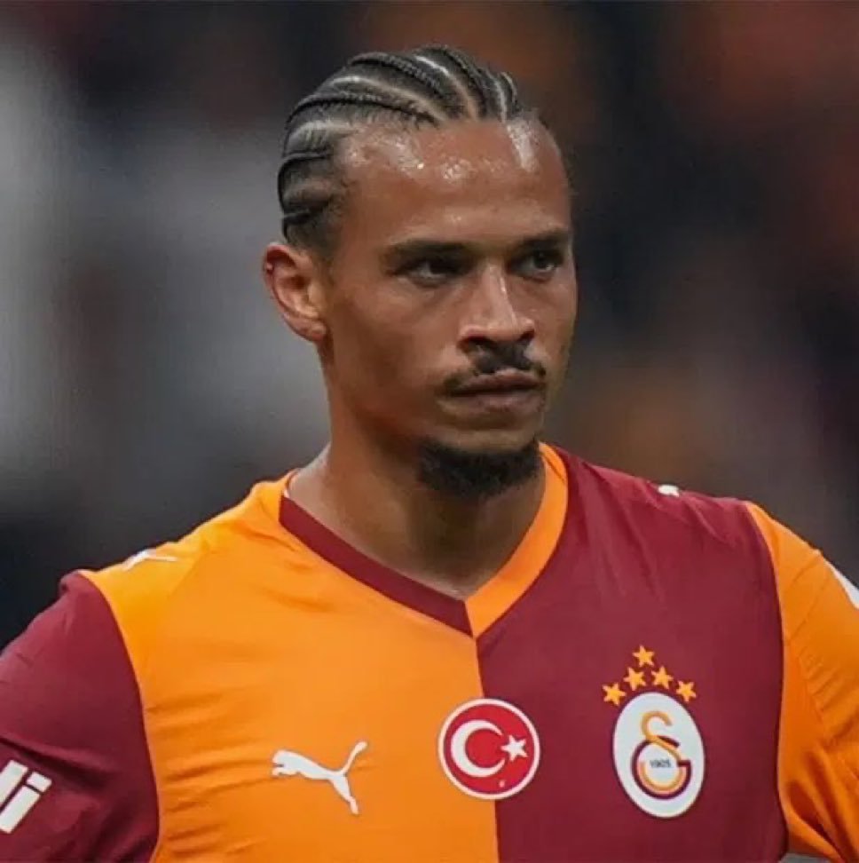 enzoeray's tweet photo. Dün sahada sorumluluk alan tek isim. Tek başına mücadele etti. Maç içinde de kimse yardıma gitmedi. Seni eleştiren futbol cahilidir. Biz senden razıyız Sane. https://t.co/NECCFRrhZP