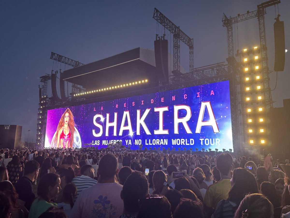 joseerv1410's tweet photo. El concierto de ayer de Shakira fue increíble. Temazo tras temazos, el público entregadisimo con “La Loba 🐺 “y con una duración excesiva (que me encanta) del concierto. Merece mucho la pena. 

Repetiría sí o sí. https://t.co/4ZDSJO4TBy