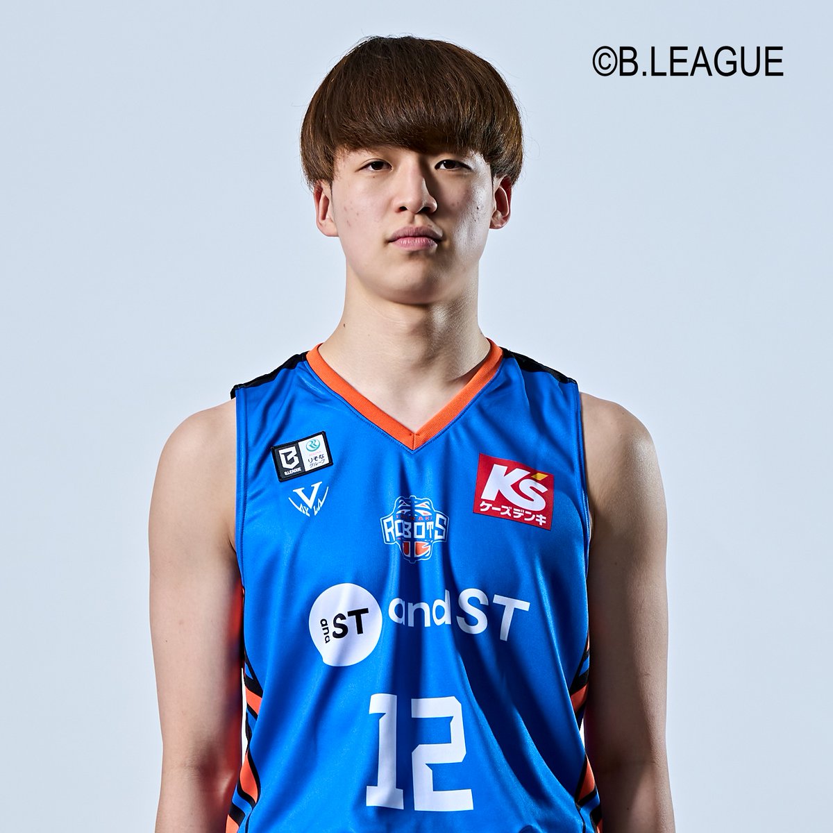 asahi_bballinfo's tweet photo. #Bリーグ 開幕🏀 
B革新の幕開けにあわせ、
選手たち #みんなの挑戦宣言 🔥
※毎日少しずつ、全クラブの挑戦宣言をご紹介します！

#レバンガ北海道 
#市場脩斗
「流れを変えるプレーと得点でチームの勝利に貢献する」

#仙台89ERS
#片岡大晴
「宮城・仙台に笑顔を！」

#秋田ノーザンハピネッツ 
#田口成浩
「60試合全てで貢献できる心と体を作る」

#茨城ロボッツ
#赤間賢人
「シーズン通して戦うのは初なので、1シーズン通して戦力になる」

あなたの挑戦宣言も募集しています！📣
抽選でユニフォームをプレゼント🎁

▼応募・他選手の挑戦宣言はこちら
https://t.co/qGky5niWat
▼締切
10/31（土）23:59

@resona_pr #りそなグループ
@B_LEAGUE
@levangakousiki
@89ERS_Official
@AKITA_NH 
@ibarakirobots