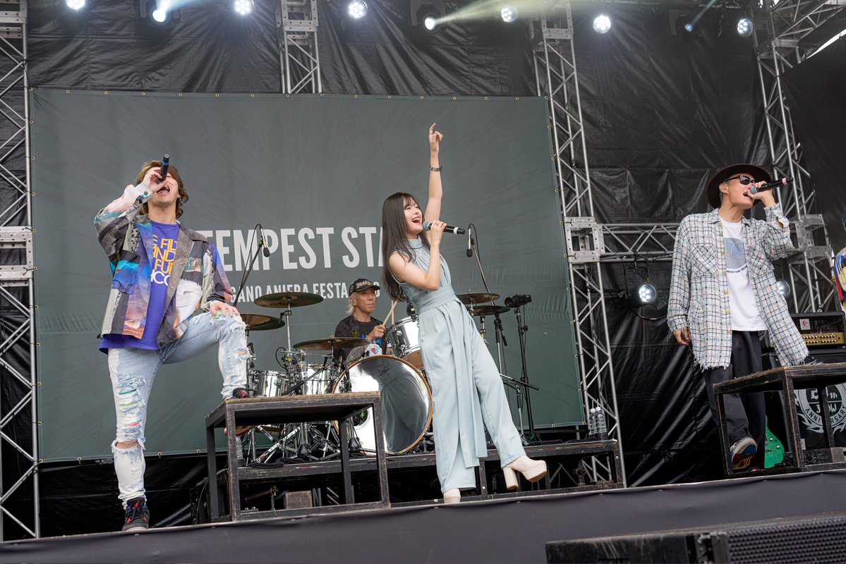FLOW_official's tweet photo. 『ナガノアニエラフェスタ2026』
にDay2のトップバッターとして出演させていただきました！🎸

ASCA( @ASCA_and_staff )さんと「ブルーバード」をコラボ披露🎤✨
MADKID YOU-TA( @YOUTA_MDKD )さんに「GO!!!」にご参加いただきました🔥

毎年最高に盛り上がるアニエラに参加できて嬉しいです🙏

ご来場いただいた皆様、ありがとうございました🙌

photo by SUGI（ @Sugi_Yu7）
#アニエラ #ナガノアニエラ #naf2026