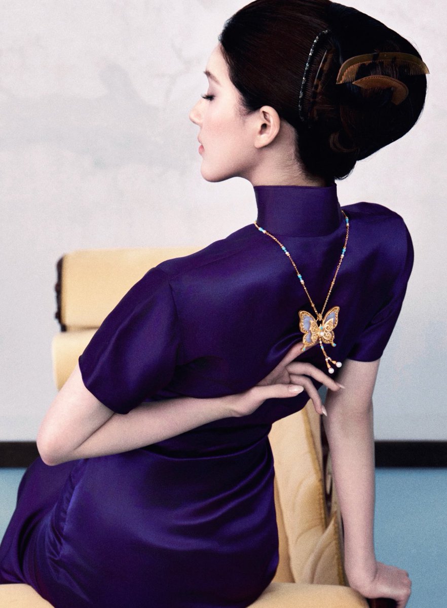 rosyholp's tweet photo. The details of Lusi on the butterfly jewelry, though? Absolutely gorgeous https://t.co/x1nOCsB8ww