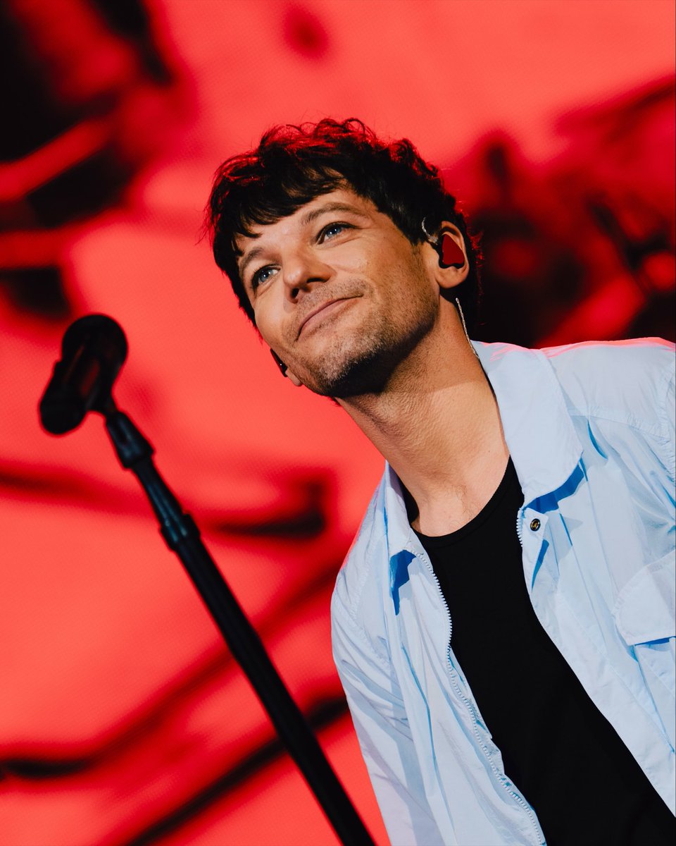 mybecause281's tweet photo. 🩵🩵 #LouisTomlinson https://t.co/cFBeFrIRdU
