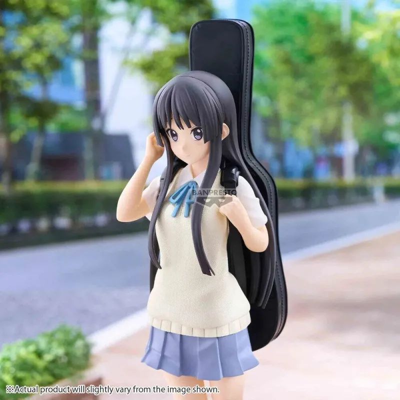 DeriveFigurine's tweet photo. Mio Akiyama passe en SQ Figure, uniforme estival de Sakuragaoka et étui de basse dans le dos, prête à rejoindre Ho-kago Tea Time dans K-ON!! 🎸

La figurine Banpresto de 25 cm est disponible en précommande.

➡️ https://t.co/8lB4UxgUrN https://t.co/7MckUVUYYZ