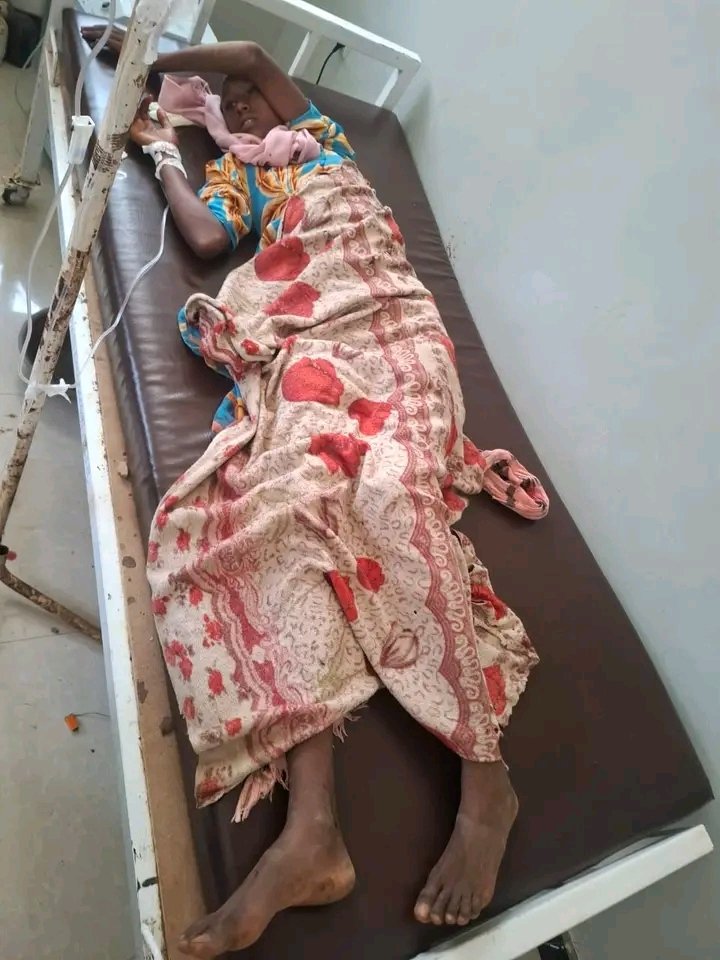 Saymen_mehari's tweet photo. 🚨💔 DRONE ATTACK BURNS GRAIN AID FOR DISPLACED PEOPLE IN TIGRAY

Today, Oct. 1, 2019 E.C., the genocidal Prosperity regime reportedly used a drone to strike a tractor-trailer carrying grain assistance from Shire to displaced families.The truck and aid were burned in Adi Daero. https://t.co/CxZuWjXx35