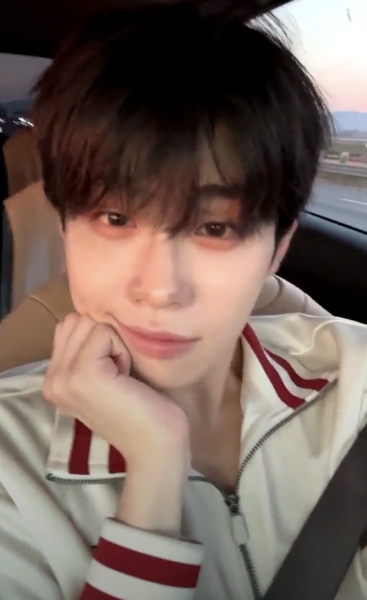 _Woong_7's tweet photo. 이 강아지 어떡해.... #김태래 https://t.co/cmxmVyXQTl
