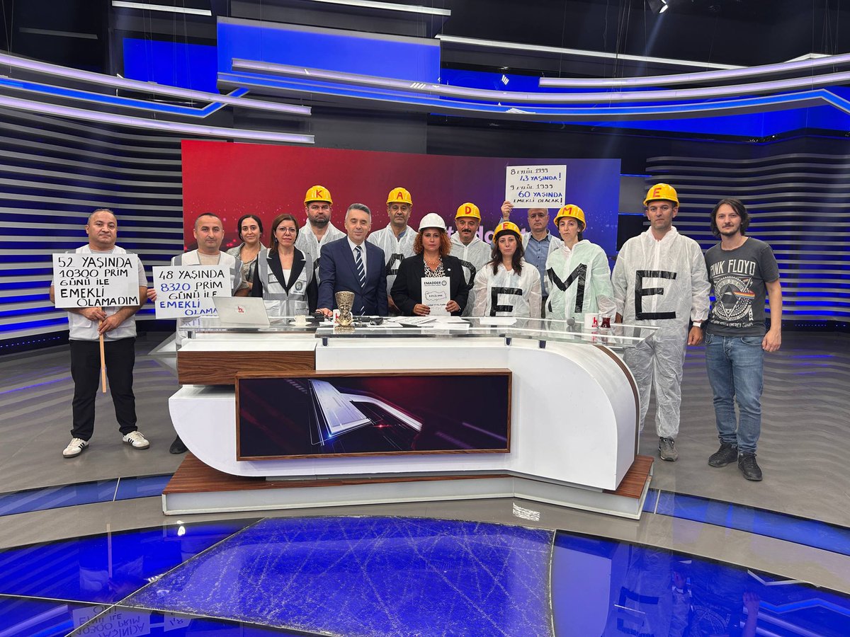 mstayar's tweet photo. Bakanlık kapısı kademeli emekliliğe kapandı dediler , @emaddernegi bakanlığa girdi😎

Basın artık kademe demez dediler ertesi günü @nowhaber stüdyo konuğuyduk😎

Miting yapın görelim dediler bugün @halktvcomtr de canlı yayında miting yaptık😎

Kademeli emeklilik asla gelmez desenize bir şey deneyeceğiz 😉

@EmadDernegi 
#HalkKademeİstiyor