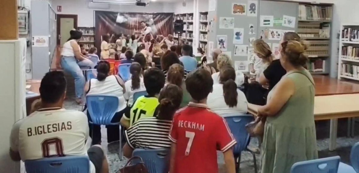 BpmLos's tweet photo. Espero que lo pasárais tan bien como yo y que os hayáis quedado con ganas de más, ¡porque todavía nos quedan algunas sesiones de cuentacuentos! 😉

🤓📖😉
#BibliotecadeLaPuebladelosInfantes #Bibliotecas #MagiaDivertida https://t.co/50TcPyY4Lo