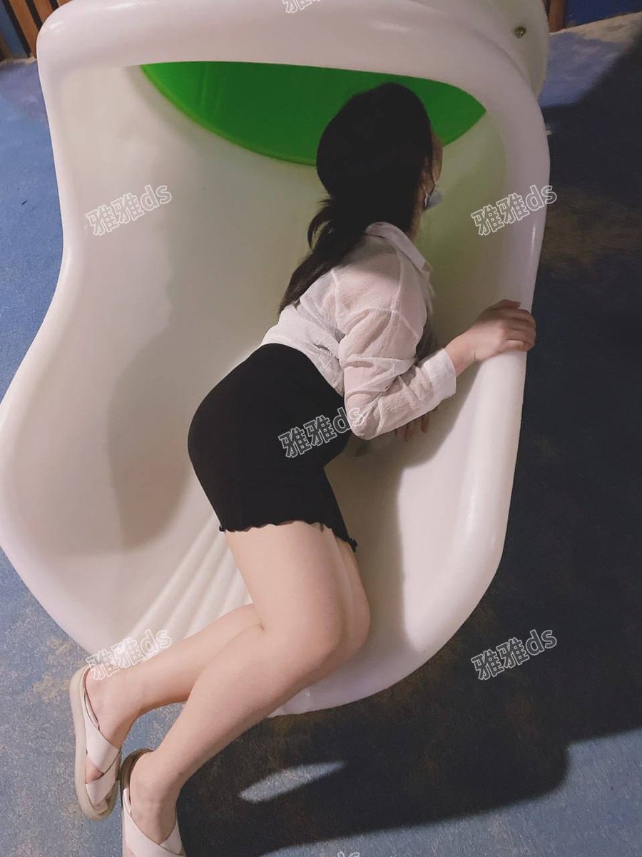 XXC6XC's tweet photo. 越来越觉得老婆有韵味了~

今晚故意穿得这么骚，让我更想把她按在桌子上，当着所有人的面把这件衬衫彻底扯开。

@Sentoyun
@Sentodan
@Sentofen
@Sentohua https://t.co/Nr3ByydKeH
