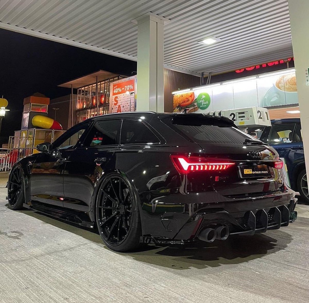WorldWideCarsTM's tweet photo. RS6 https://t.co/IjDlvYV1qG