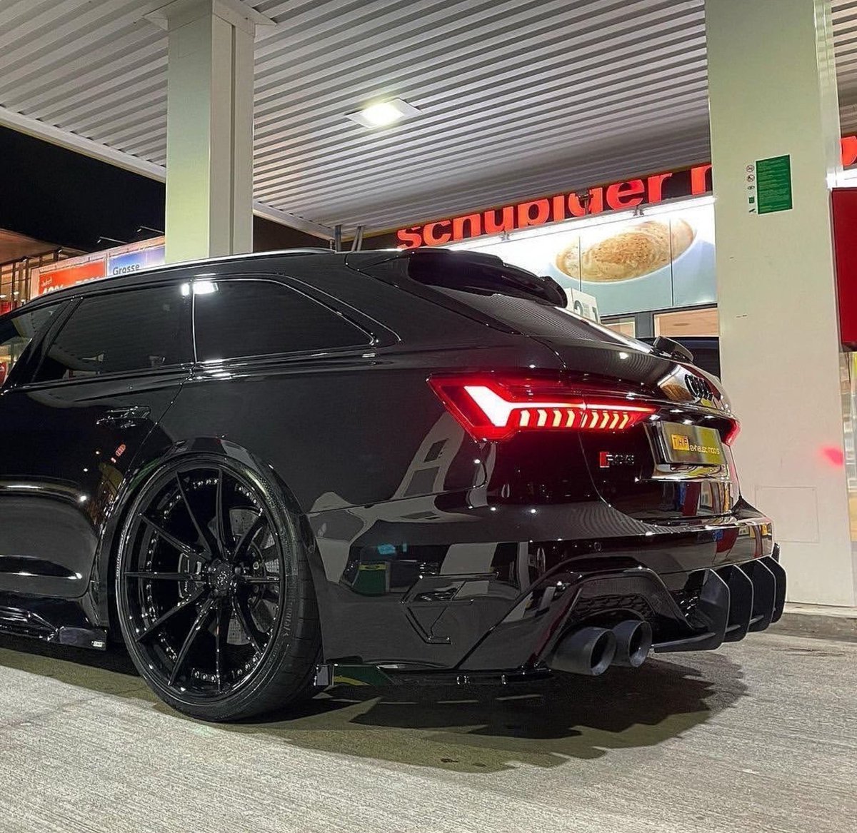 WorldWideCarsTM's tweet photo. RS6 https://t.co/IjDlvYV1qG