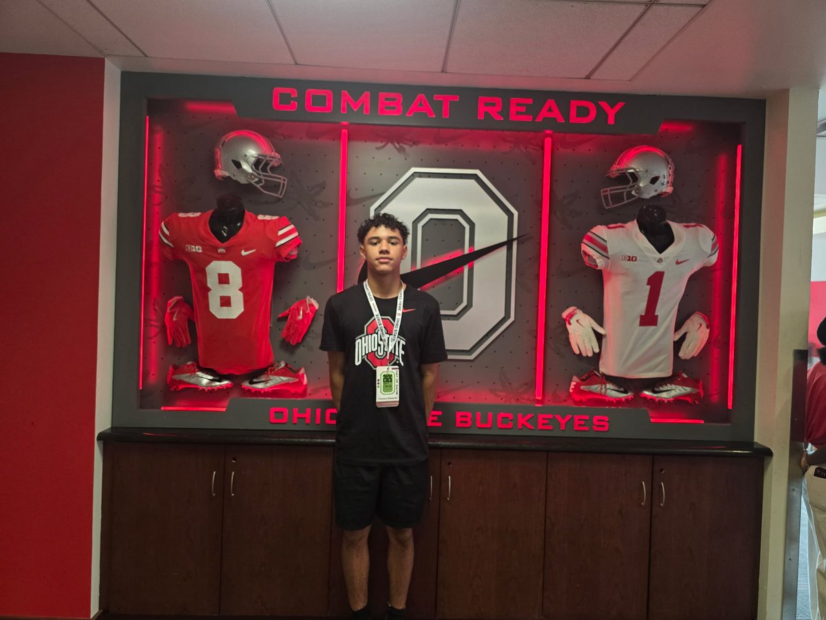 CincereEdwards's tweet photo. What a great experience I had in the horseshoe with my coach and future teammates 🔥🔥🔥

@OhioStateFB 
@Brucejo26064403 
@Jonahyoung00 
@MasonGaming456 https://t.co/tfFiferUNW