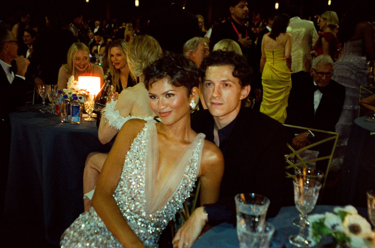 happyfionn's tweet photo. theyre so classy and beautiful, old-hollywood type couple https://t.co/SQaNCFWe4e