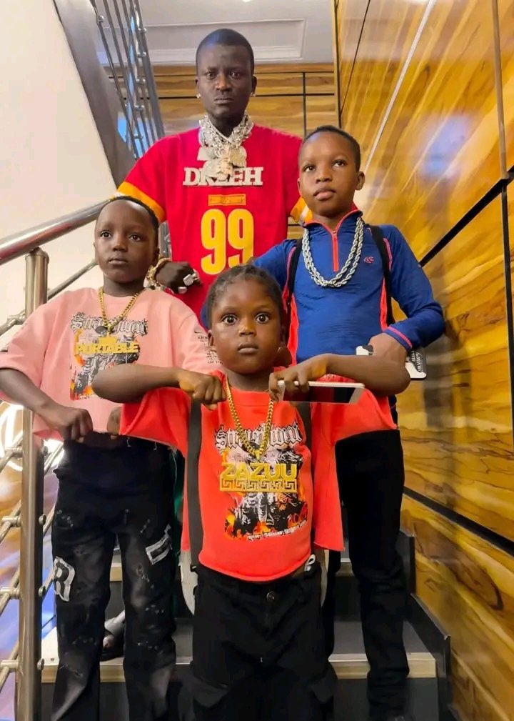 TheDamiForeign's tweet photo. Portable and his kids😂 https://t.co/vibqwle9FR