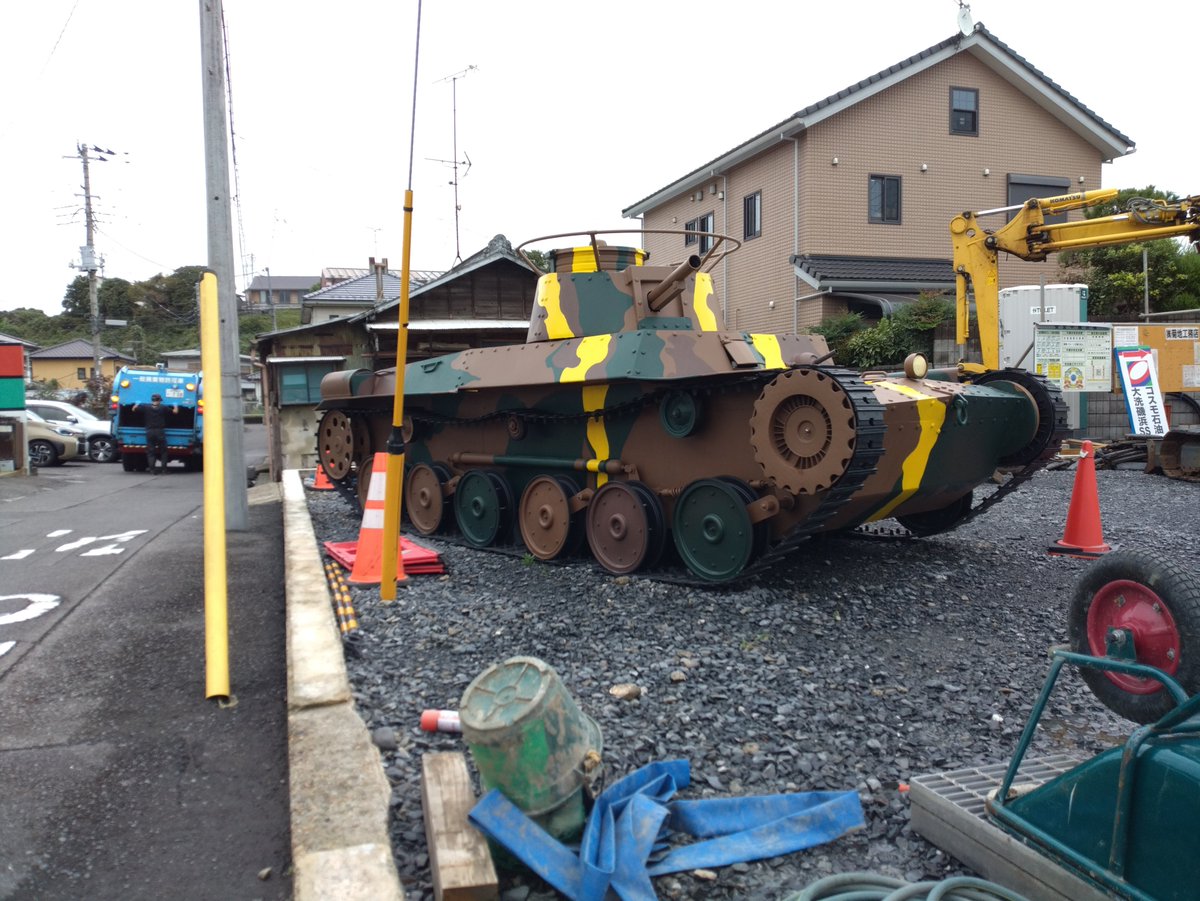 875Kyoku's tweet photo. 初大洗つづき

ギネスビールで楽しくなったあとも街ブラ継続！
ハ号戦車に耐えた例のエスカレーターを見たり、ブロンズさん・ムライさんで教えていただいたチハを見に行ったり

本物の砲塔はもっと大きいのかな？ https://t.co/Esr3ulHUbY