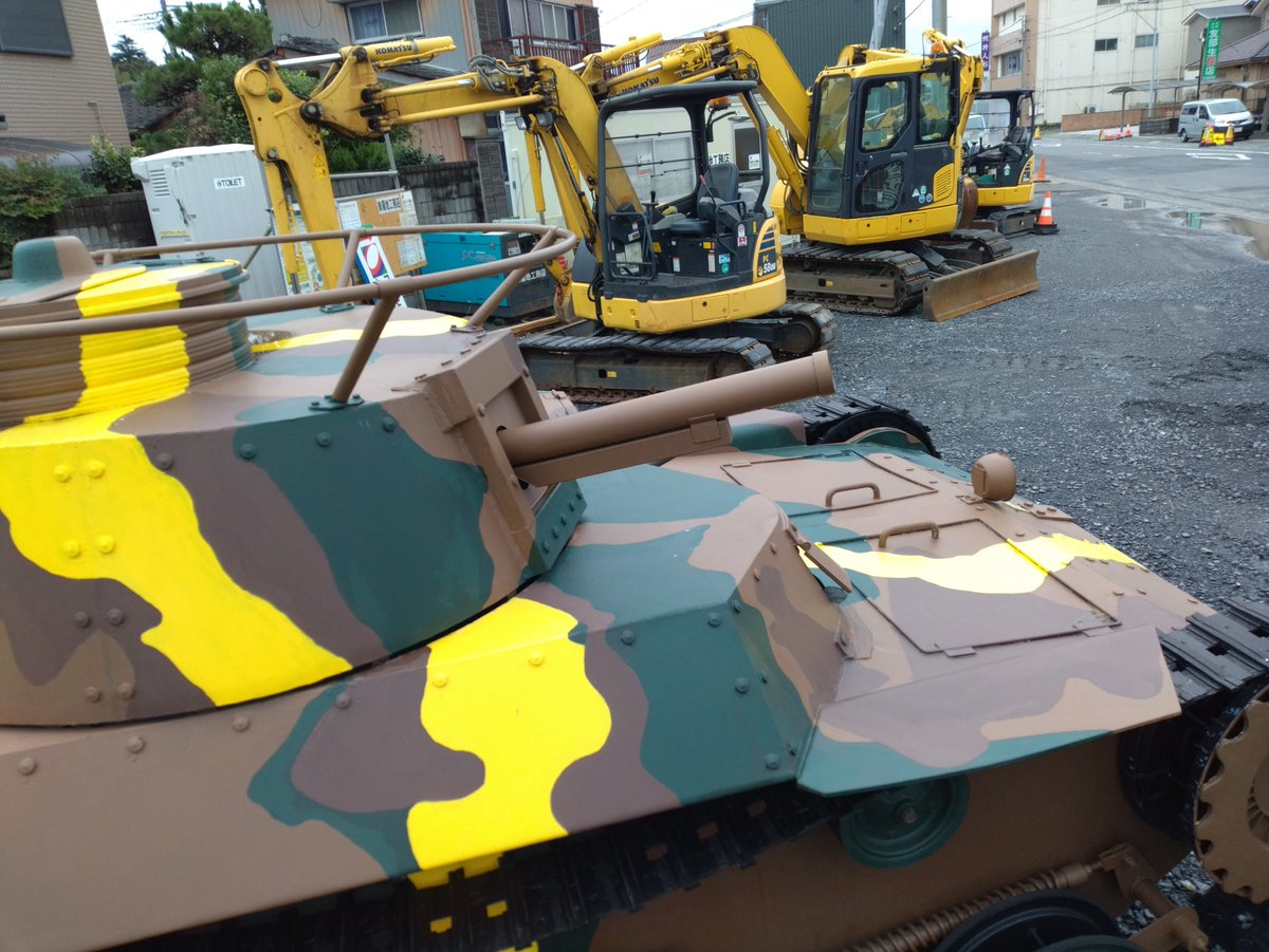 875Kyoku's tweet photo. 初大洗つづき

ギネスビールで楽しくなったあとも街ブラ継続！
ハ号戦車に耐えた例のエスカレーターを見たり、ブロンズさん・ムライさんで教えていただいたチハを見に行ったり

本物の砲塔はもっと大きいのかな？ https://t.co/Esr3ulHUbY