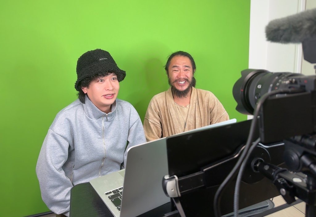 toland_vlog's tweet photo. 📢本日 19:30からYouTubeライブ配信！！

ついに100万人達成も間近になってきました・・・🔥
ぜひLIVE配信、遊びに来てください！

https://t.co/FzkEYEiSPx

(写真は過去のオフショットです) https://t.co/7WyV1XNnvA
