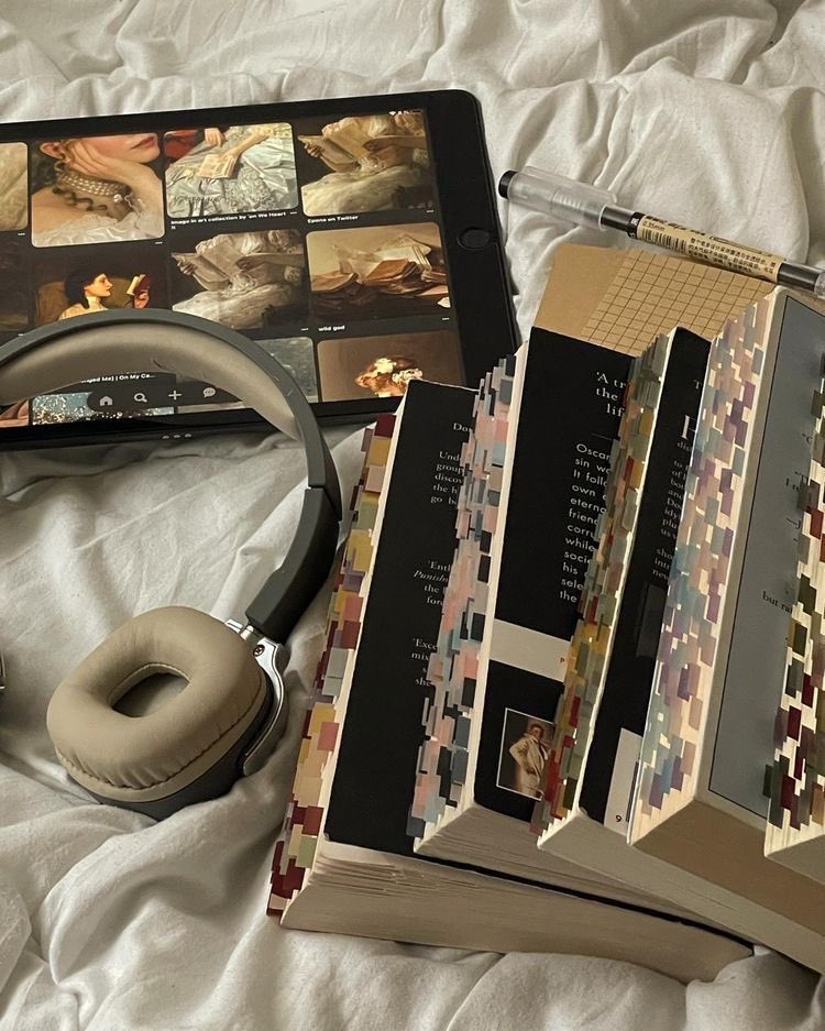 alizehcyrvs's tweet photo. looking for interactive #booktwt &amp; #anitwt moots ⋆˚꩜｡⋆

⌗ she/her; 22
⌗ genres: fantasy + romance + thrillers
⌗ animes and mangas
⌗ favs: twk, tvd, tcp, jjk, aot, ao haru ride, bllk, blue box, sxf, dn

♡/↻ to be moots https://t.co/9QtCFKg9fY
