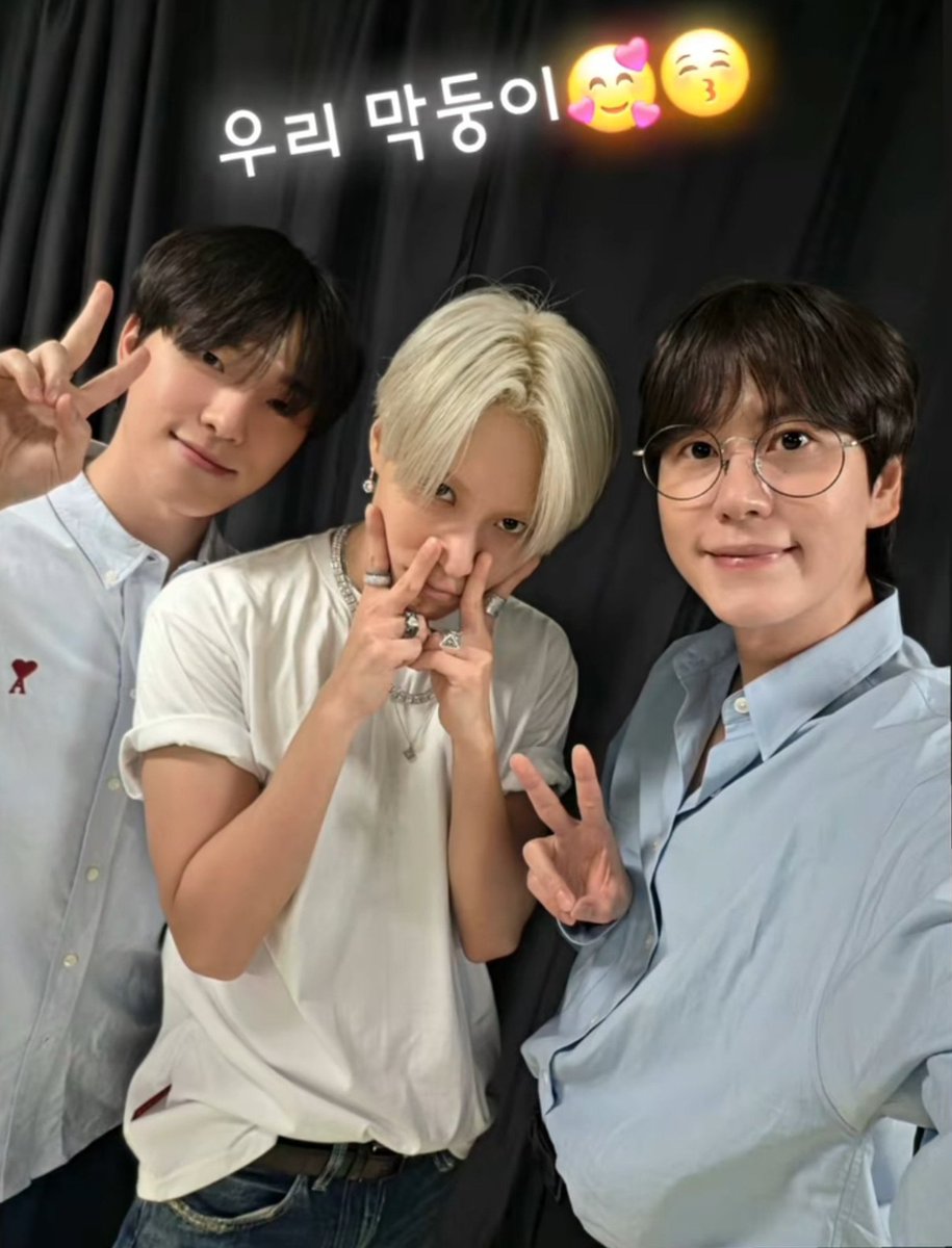 gyuramkyu03's tweet photo. Kyuhyun with the same blue outfit(?) 😍

260919 : Taemin’s concert &amp; SM staff wedding
260707 : His father’s academy inauguration 
#규현 #kyuhyun https://t.co/ahzYxxSdKf